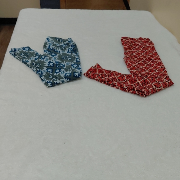 LuLaRoe Pants - LuLaRoe Blue White Gray And. Red Geometric Leggings OS